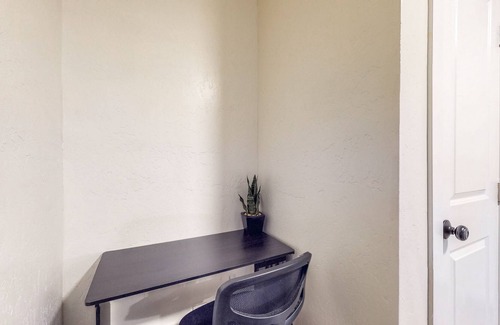 West Sacramento Casa | Modern Home with Private Pool, Gym/Office