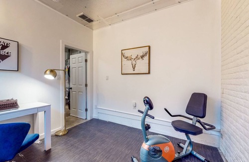 West Sacramento Casa | Modern Home with Private Pool, Gym/Office