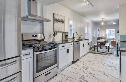 South Kansas City Casa | Modern home with 4 Bed + Workspace