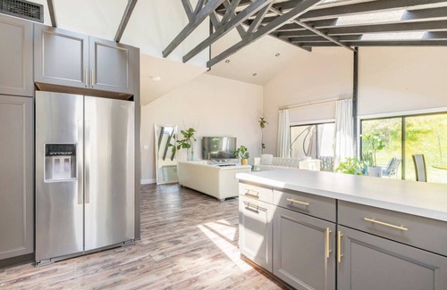 San Carlos Casa | Modern Home with Chef kitchen near Mission Trail