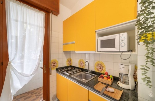 Bibione Lido dei Pini Apartamento | Casa moderna con jardín y piscina.