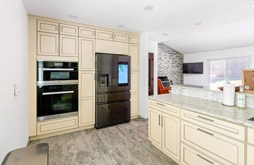 Southampton Casa | Modern home with large deck, firepit, enclosed yard, & immaculate kitchen