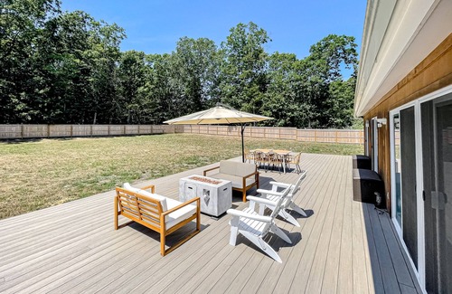 Southampton Casa | Modern home with large deck, firepit, enclosed yard, & immaculate kitchen