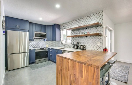South Corals Casa | Modern Home with private Heated pool, fully equipped kitchen, BBQ