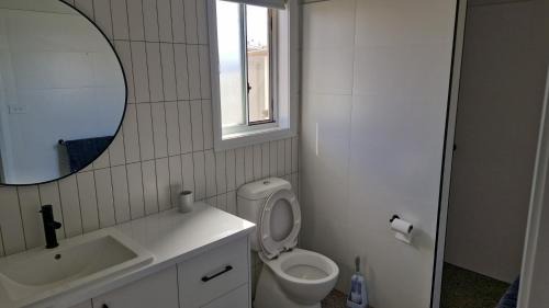 Gobbagombalin Casa | Modern home with Private ensuite