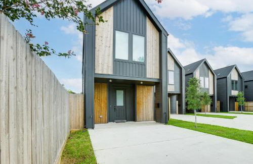 Northeast Houston Casa | Modern Home with Private Yard in Northeast H-Town!