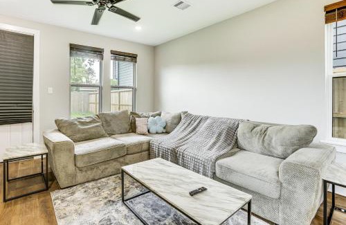 Northeast Houston Casa | Modern Home with Private Yard in Northeast H-Town!