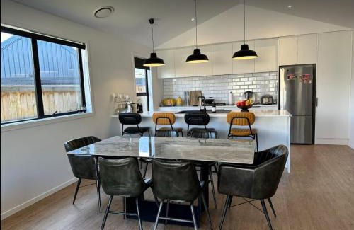 Kawarau Falls Casa | Modern home with SPA