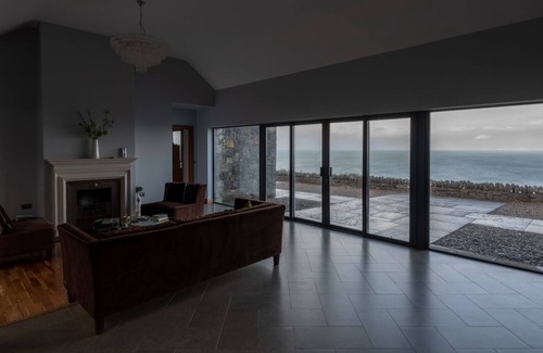 Fanore Casa | Casa moderna con vistas espectaculares. En La Vía Atlántica Salvaje.