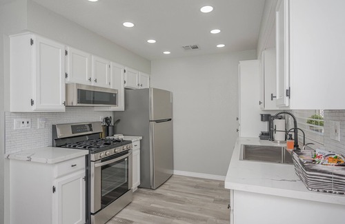 Holiday Shores Casa | Modern home, with patio, near river and low cleaning fee