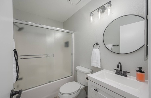 Holiday Shores Casa | Modern home, with patio, near river and low cleaning fee