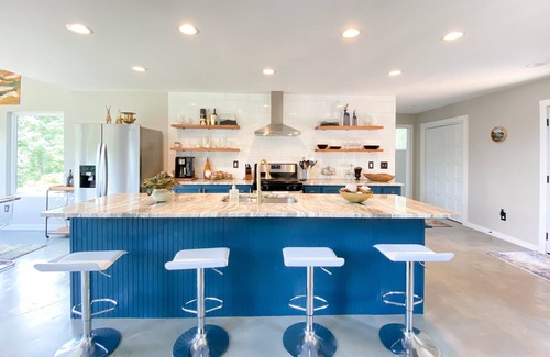 Ellijay Casa | Modern home, year-round mountain view, 30acres, hot tub, orchards & wineries