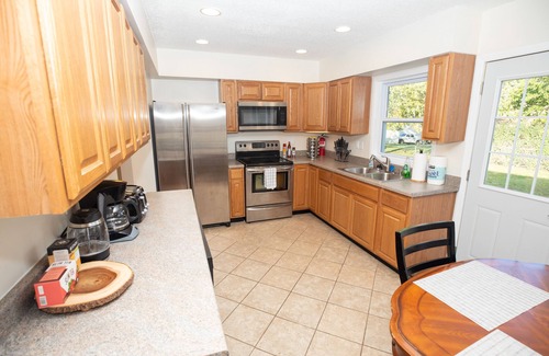 Cedar Rapids - Iowa City Casa | Modern & Homely 4 Bdr NE House by the Golf Course