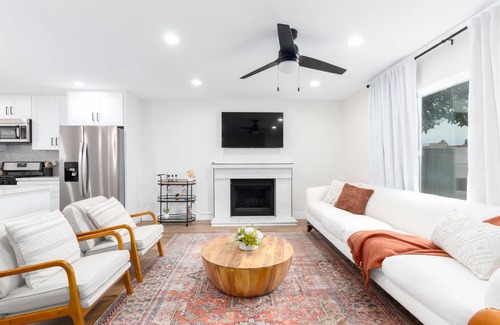 Mira Mesa Casa | Modern Hot Tub Oasis w/ Game Room
