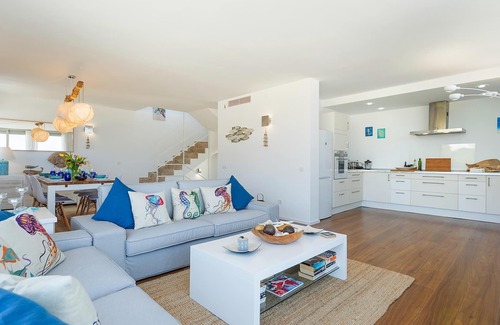 Son Serra de Marina Cabaña | Casa Moderna Con Vistas Panorámicas Al Mar