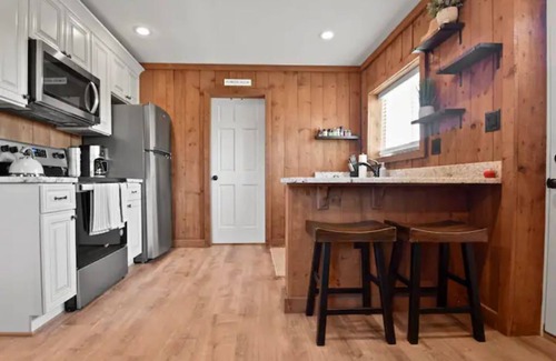 Berryville Casa | Modern House Barn @ 66 acre- Horse Farm