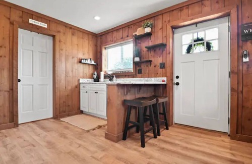 Berryville Casa | Modern House Barn @ 66 acre- Horse Farm