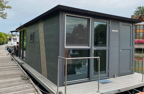 Monnickendam Alquiler De Eote | Casa flotante moderna en Monnickendam con embarcadero
