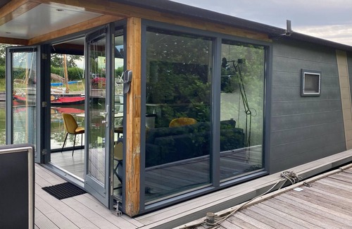 Monnickendam Alquiler De Eote | Casa flotante moderna en Monnickendam con embarcadero