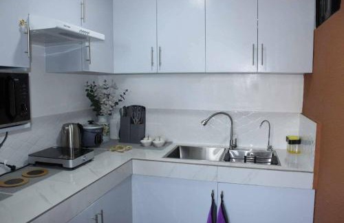 Cabanatuan Casa | Modern House by EC Homes