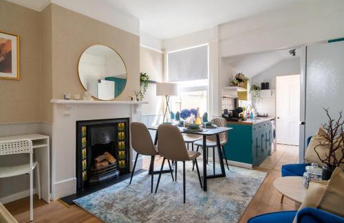 Luton Casa | Modern House By LiveStay Short Lets & Serviced Accommodation Luton With Private Garden, BBQ & Free WiFi