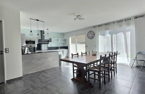 Saint-Paul-en-Born Casa | Modern house 10 minutes from the lakes - sleeps 6