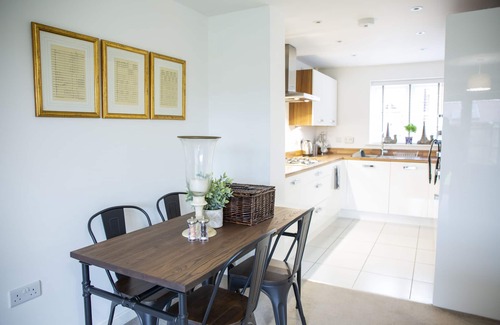 Frampton on Severn Casa | Modern House in Stratford Upon Avon With Private Parking Free Wifi Netflix