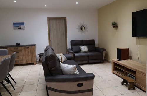 Saint-Andre Casa | Modern house located in a quiet environment with large garden and swimming pool