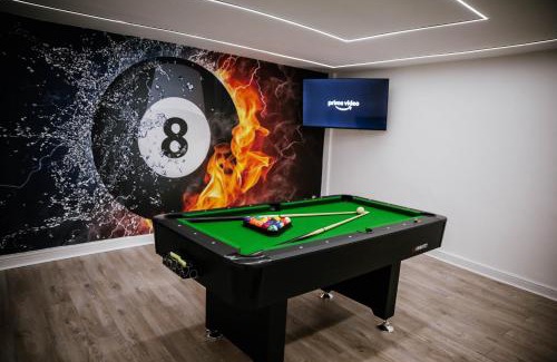 Blackpool Casa | Modern House Sleeps 18 or Perfect for Large Family.