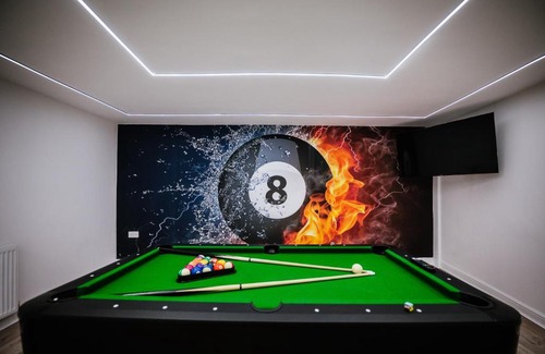 Blackpool Casa | Modern House Sleeps 18 or Perfect for Large Family.