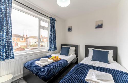 Coventry Casa | Modern House, Sleeps 5 in Central Coventry