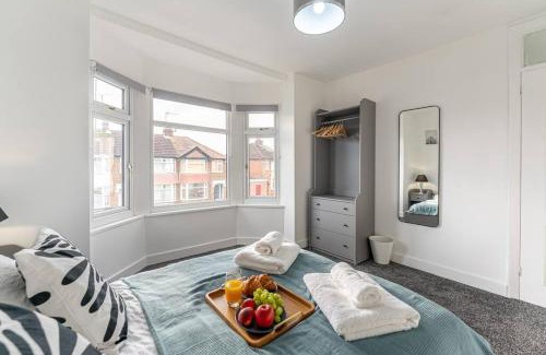 Coventry Casa | Modern House, Sleeps 5 in Central Coventry