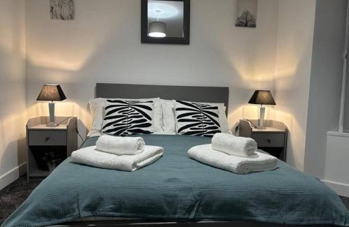 Coventry Casa | Modern House, Sleeps 5 in Central Coventry