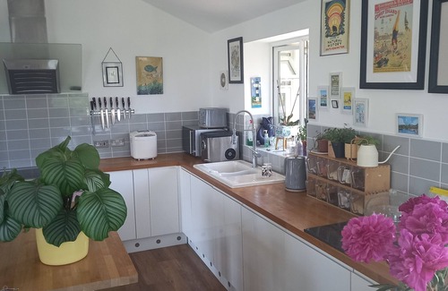 Minster on Sea Casa | Modern House With Stunning Views, hot Tub, 6 min to Beach, Outdoor Pool