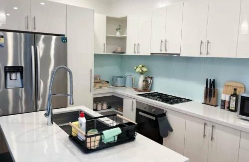 Burwood Casa | Modern house with Arcade games in a good location