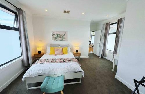 Burwood Casa | Modern house with Arcade games in a good location