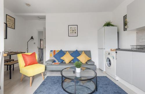 East Acton Apartamento | Modern House with Free Parking near Wembley