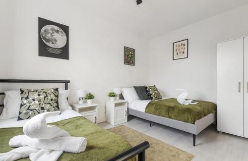 East Acton Apartamento | Modern House with Free Parking near Wembley