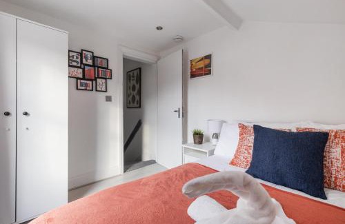 East Acton Apartamento | Modern House with Free Parking near Wembley