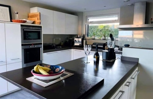 Eemnes Casa | Modern House with Garden near Amsterdam