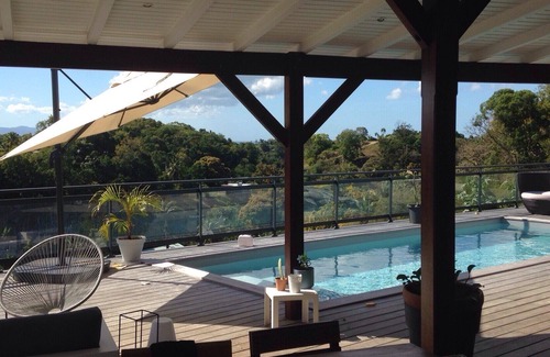 Les Abymes Casa | Casa moderna con piscina!