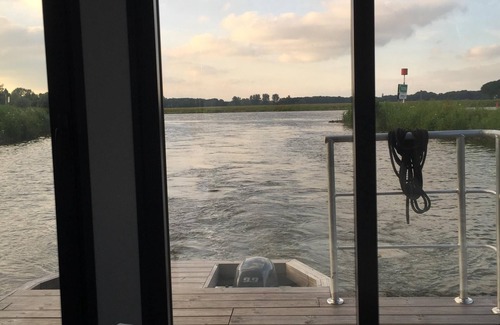 Municipality of Hattem Alquiler De Eote | Moderna casa flotante holandesa en el puerto deportivo, a 5 minutos a pie del casco antiguo de Hattem