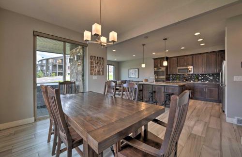 Ogden Casa | Modern Huntsville Resort Retreat with Deck and Hot Tub