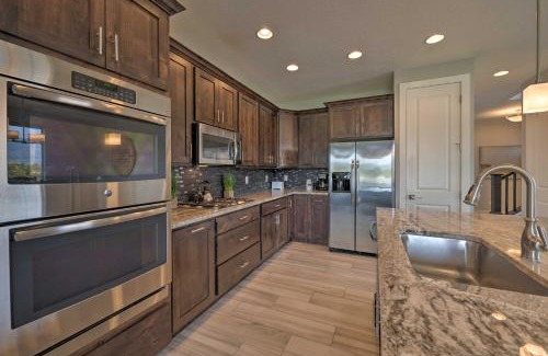 Ogden Casa | Modern Huntsville Resort Retreat with Deck and Hot Tub