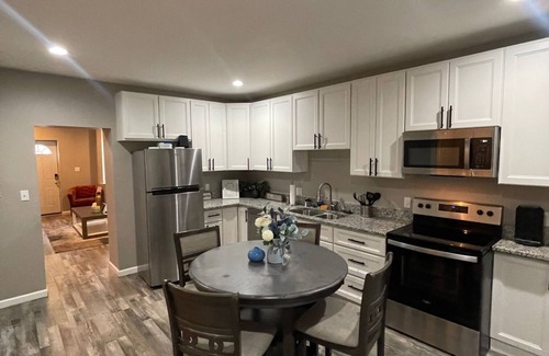St. Louis Apartamento | Modern Hyde Park Retreat {Renovated 2BR with Stylish Updates & Prime Location}