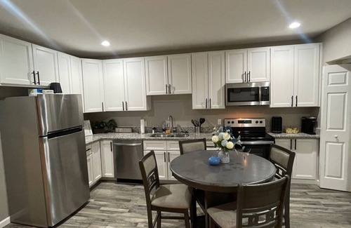 St. Louis Apartamento | Modern Hyde Park Retreat {Renovated 2BR with Stylish Updates & Prime Location}
