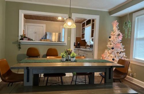 Indianapolis Casa | Modern Indy Getaway Near Butler, Fairgrounds & Broad Ripple Hot Tub