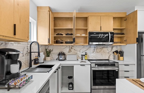 Oak Cliff Apartamento | Modern Japandi 2BR w/ Parking & EV Charger