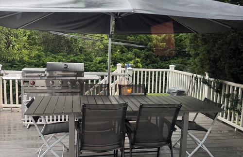 Jericho Casa | Modern Jericho 3BR Top Floor, Walk to everything