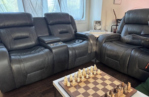 Jericho Casa | Modern Jericho 3BR Top Floor, Walk to everything